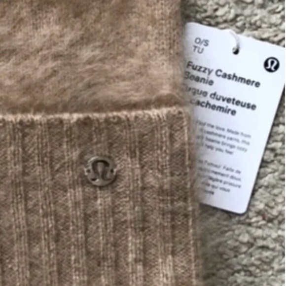 LULULEMON Fuzzy Cashmere Beanie.NWT. - Picture 2 of 5
